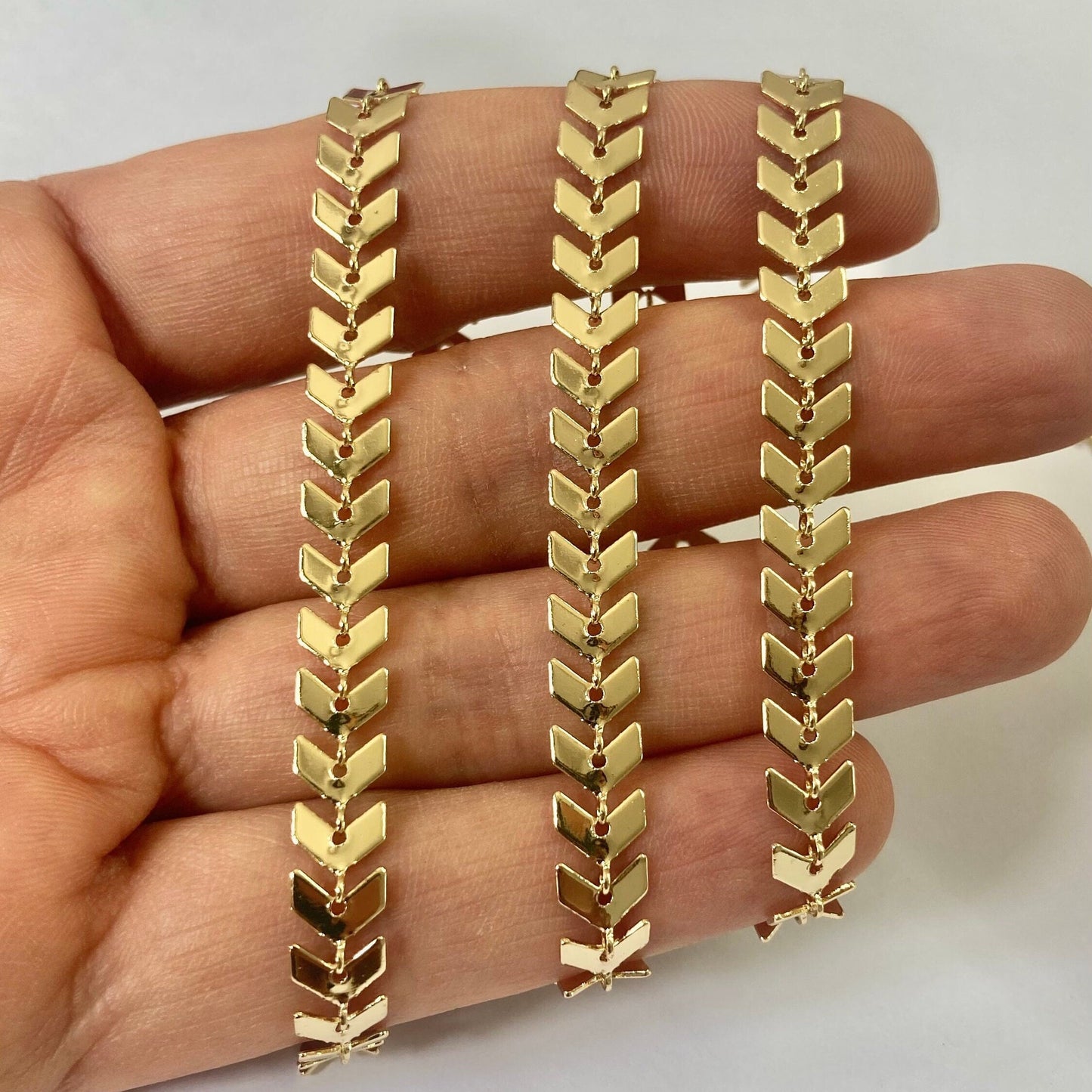 14k gold filled chevron chain 6mm arrow feather V-shaped design close up