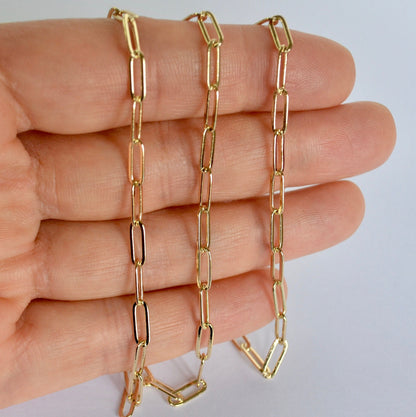 Paperclip chain 9x3mm gold filled links detail view on a hand